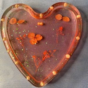 Resin heart trinket tray